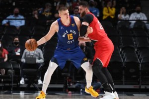 乐鱼-两极反转！约基奇传球被锁 开拓者凭团队斩开门红