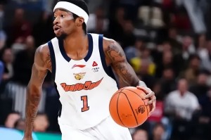 乐鱼体育官网-广东只靠外援得分不是首次了！本土球员集体迷失，杜锋真该反思了|球队|奎因|徐杰|家政|奇葩_新浪体育_新浪新闻